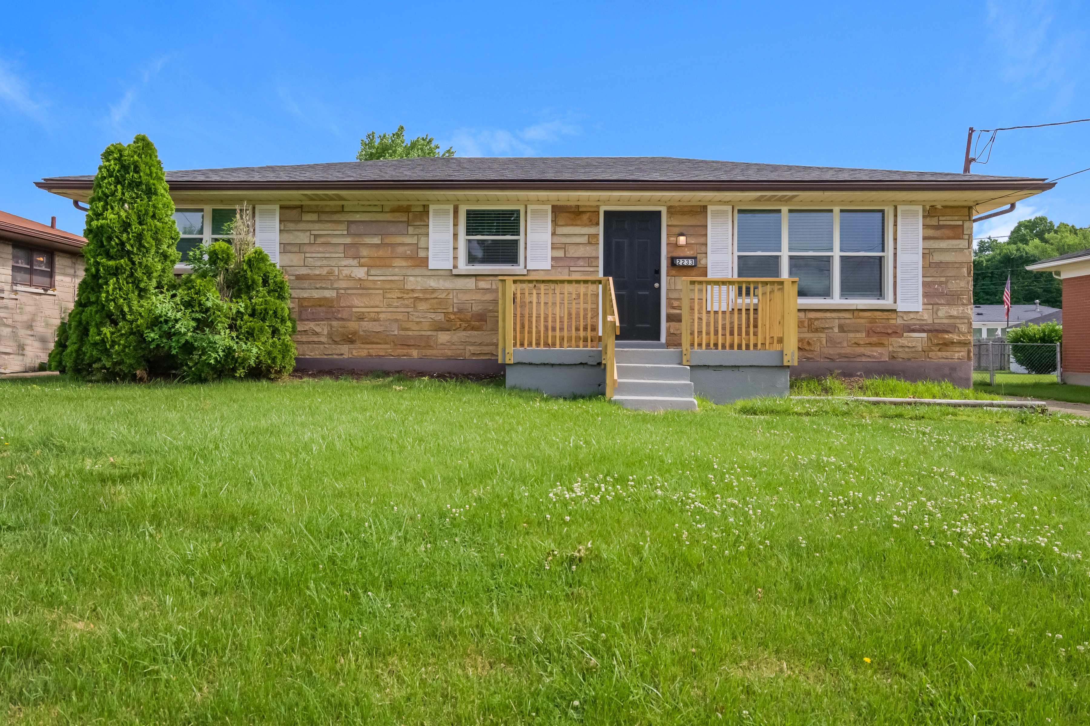 2233 AMBOY DR LOUISVILLE, KY 40216